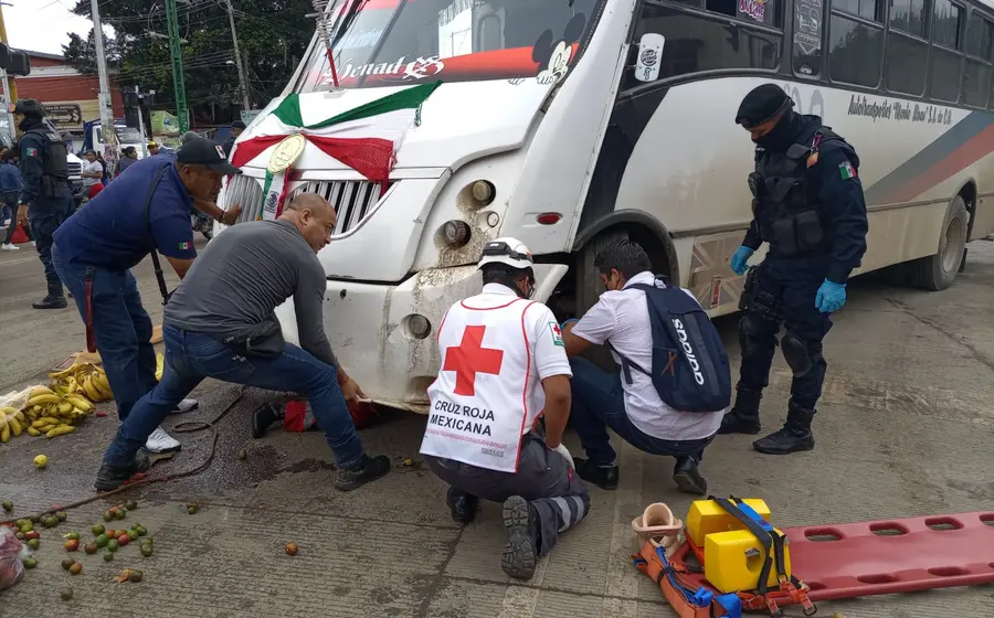 paramedicos_asisten_a_cargador