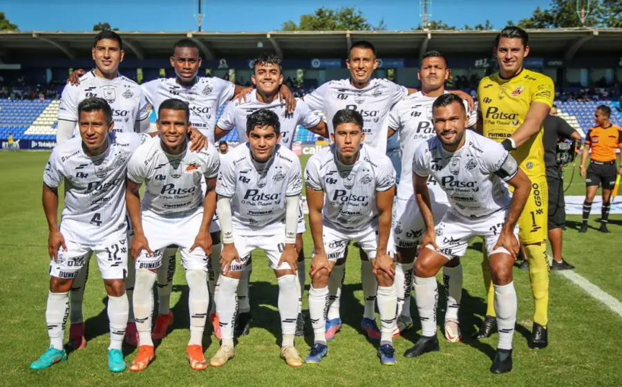 alebrijes-posando-foto-partido