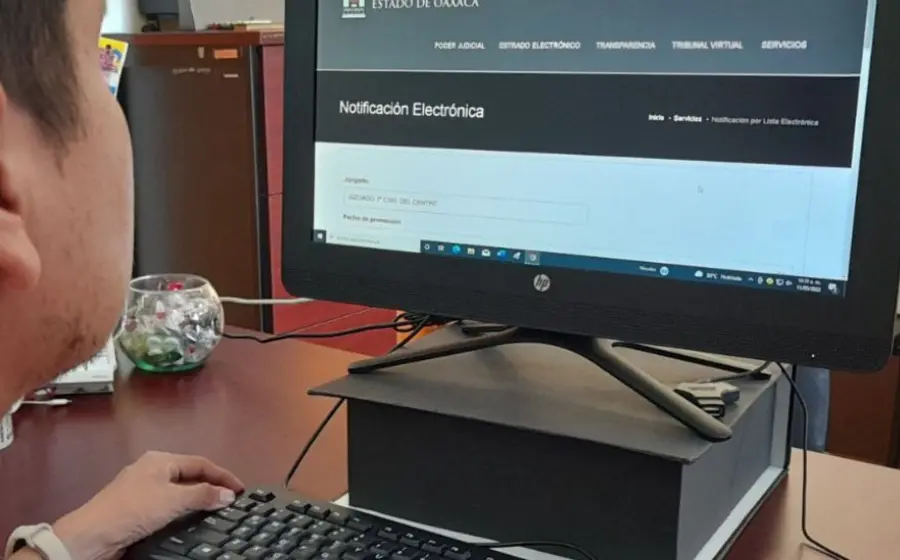 persona_usando_computadora
