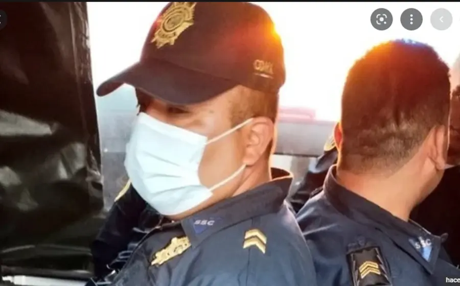 Policías detenidos
