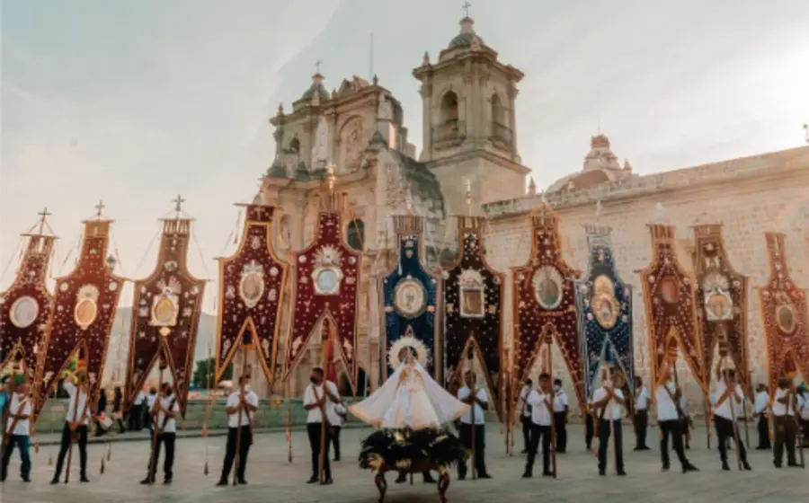 procesion_de_estandartes_oaxaca