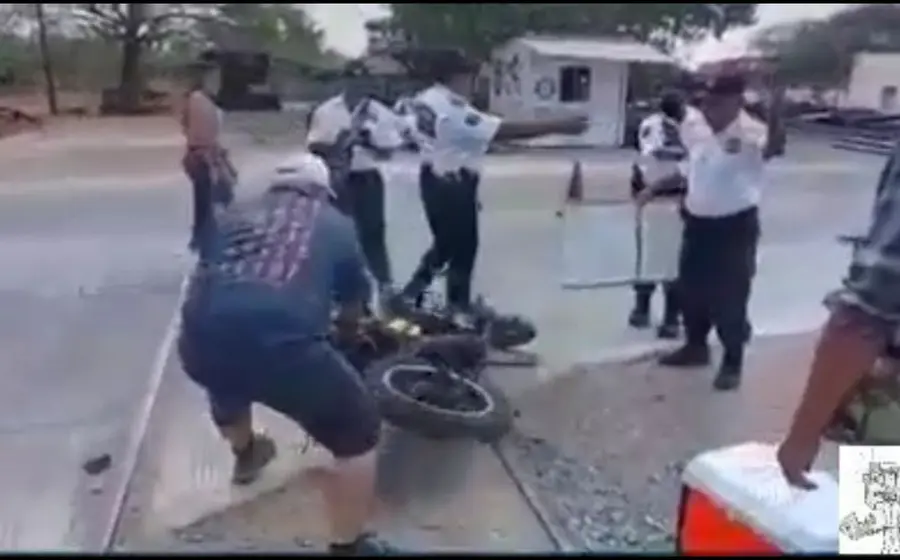 destruyen_moto_para_que_no_la_decomisaran