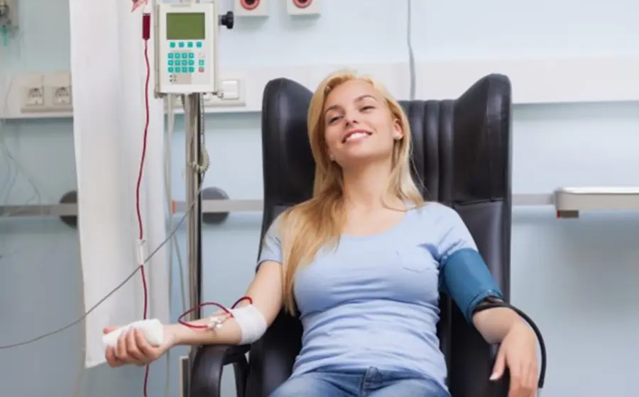 mujer-donando-sangre