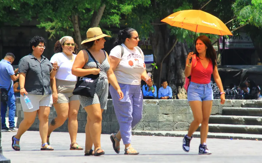 calor-personas-caminando