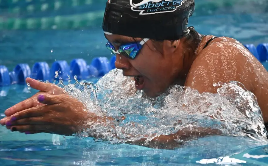 sahara-monroy-natacion3