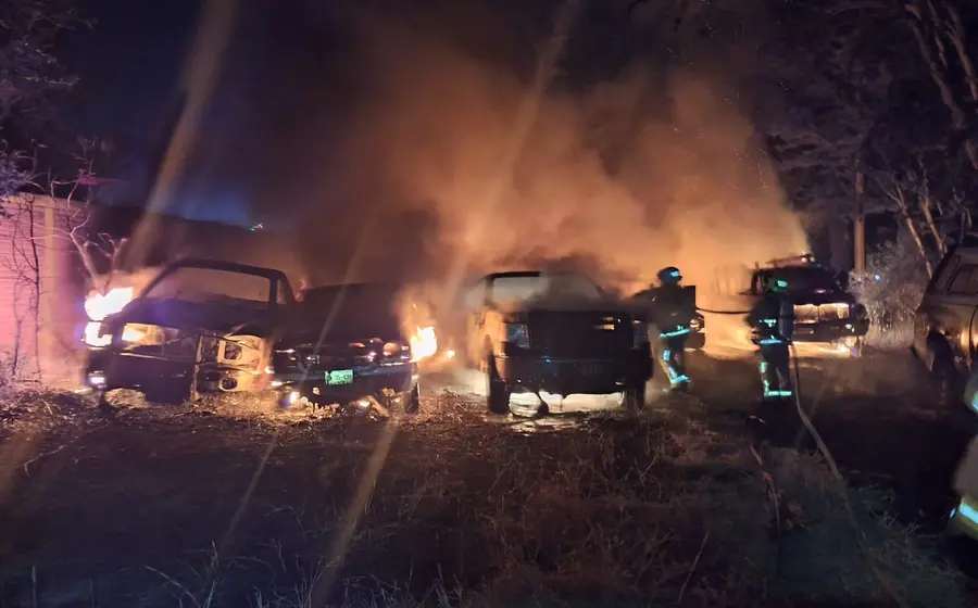 camionetas-oficiales-incendiadas1