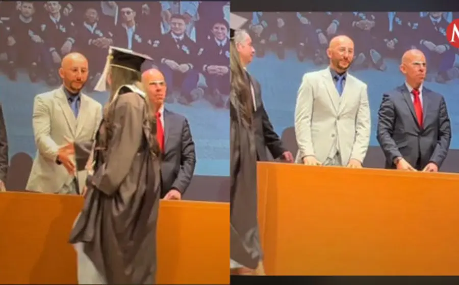 graduacion_deja_maestro_mano_extendida
