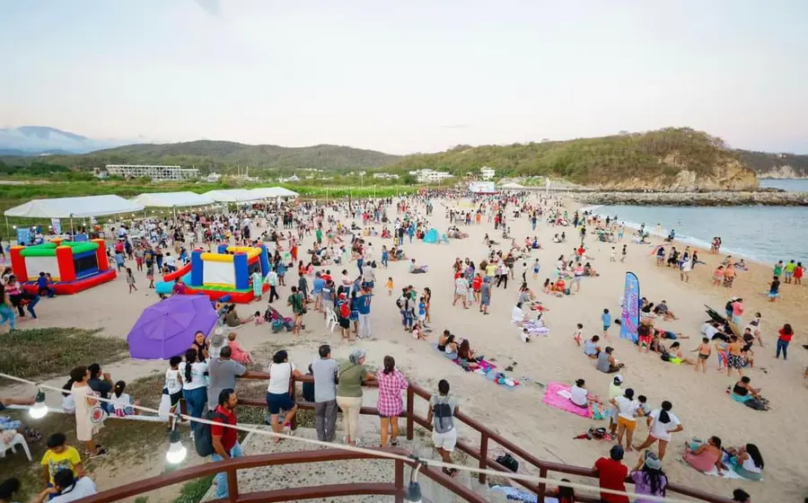 paseantes_atiborraran_playas_huatulco 