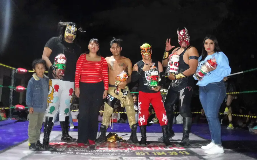 lucha-pose