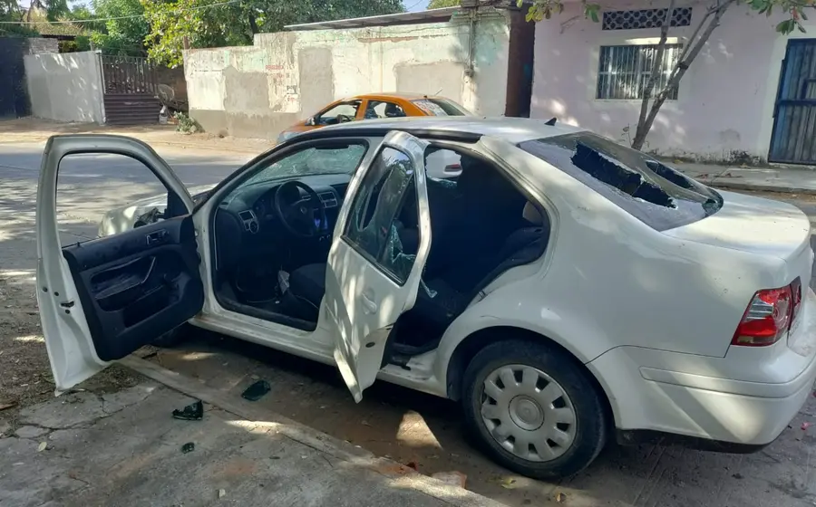 destroza_auto_por_celos3