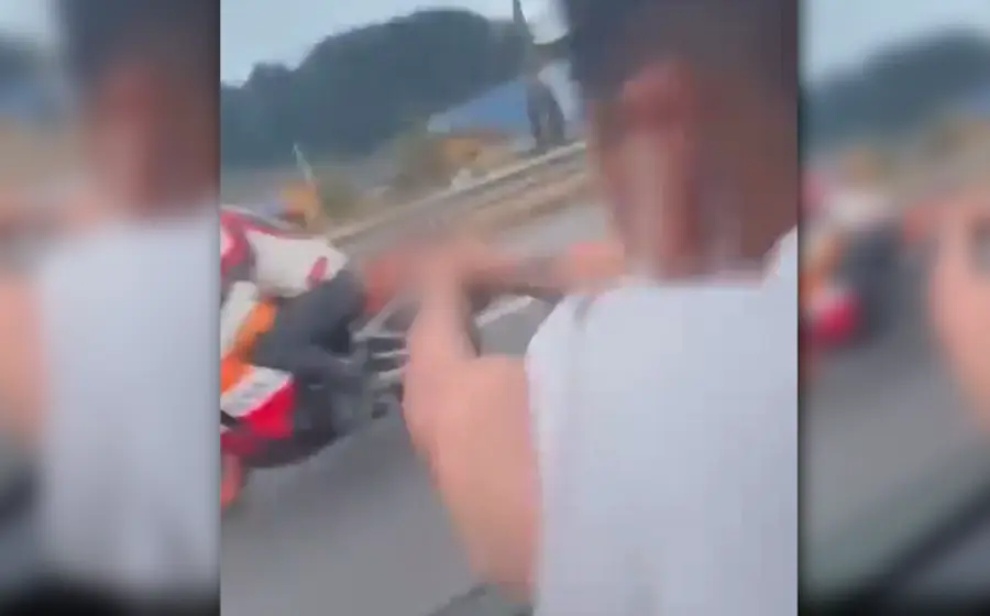 momento_de_agresion_motociclista