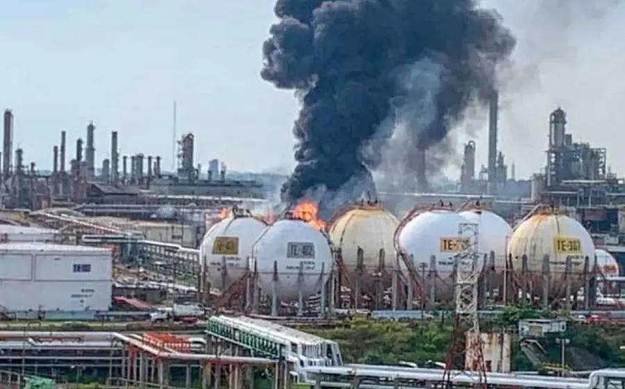incendio-refinaria-minatitlan