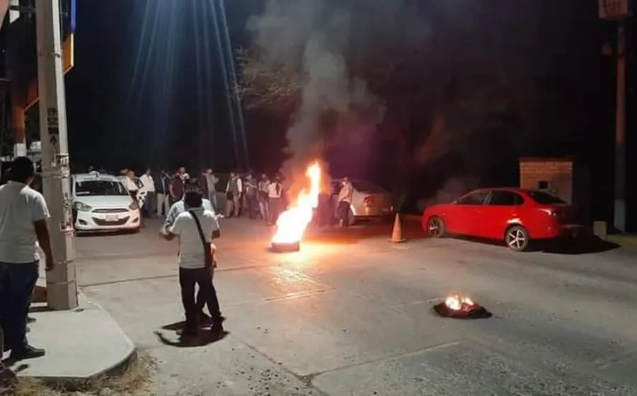 manifestantes-incendio-ado5
