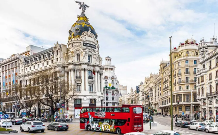 paisaje_con_tranvia