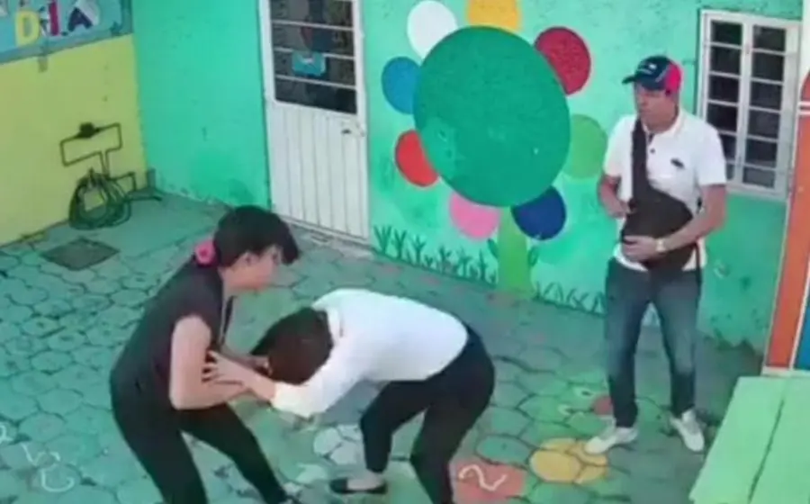 padres_agreden_a_maestra_kinder