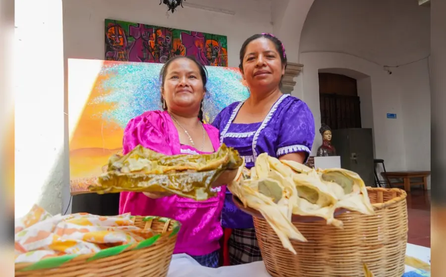 Una combinación imperdible: tamales y tejate. 