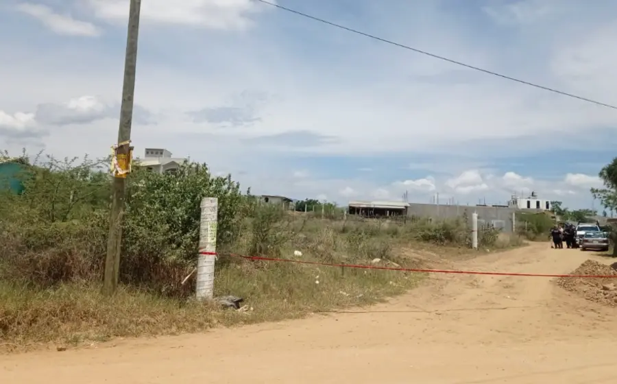 Terreno baldío acordonado 