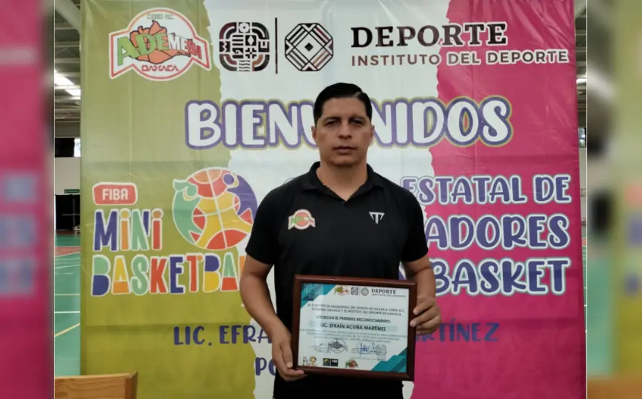 ponente_entrenador_efrain_acuña