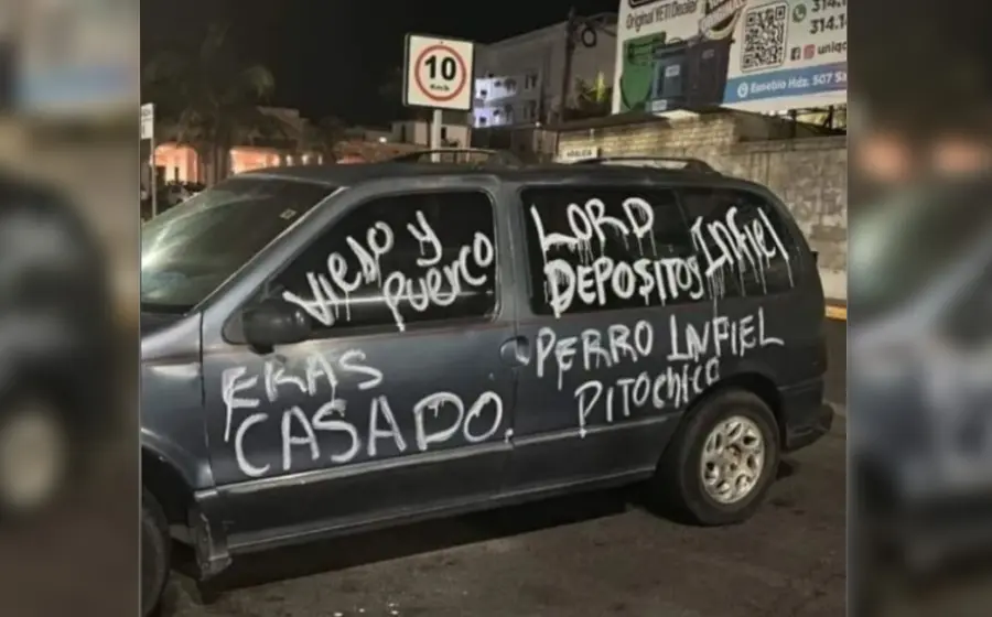 mujer_vandaliza_auto_de_infiel