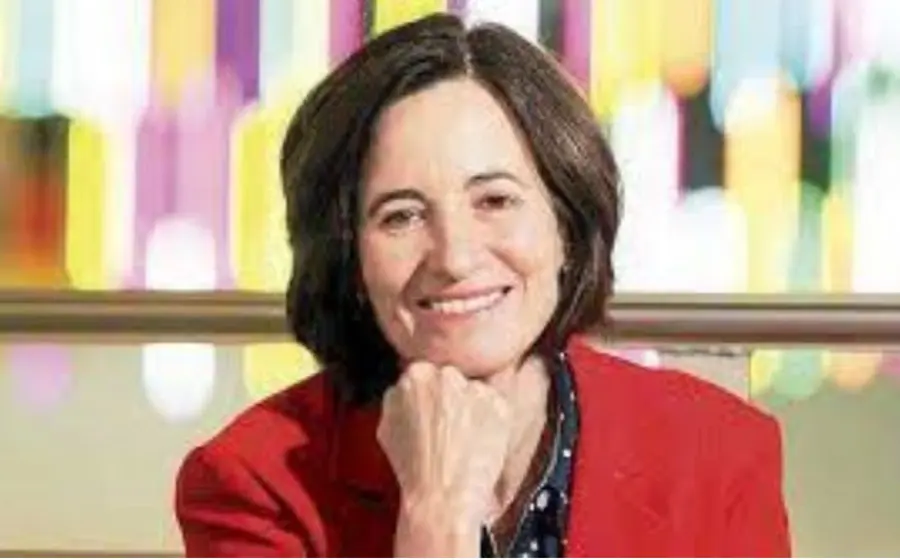 escritora_monica_lavin