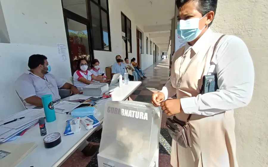 mujer-votando