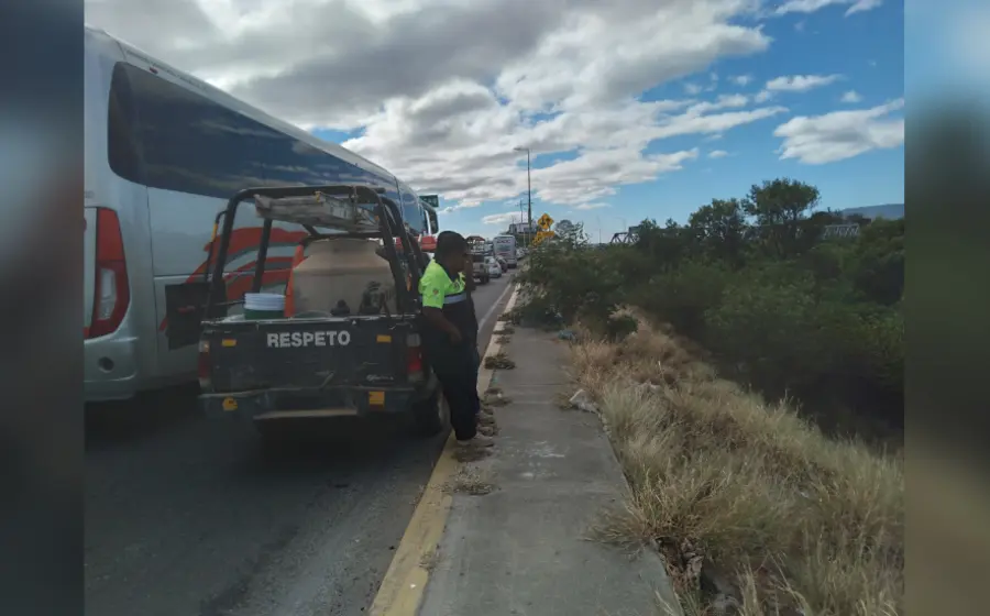 Camioneta con Rotoplas