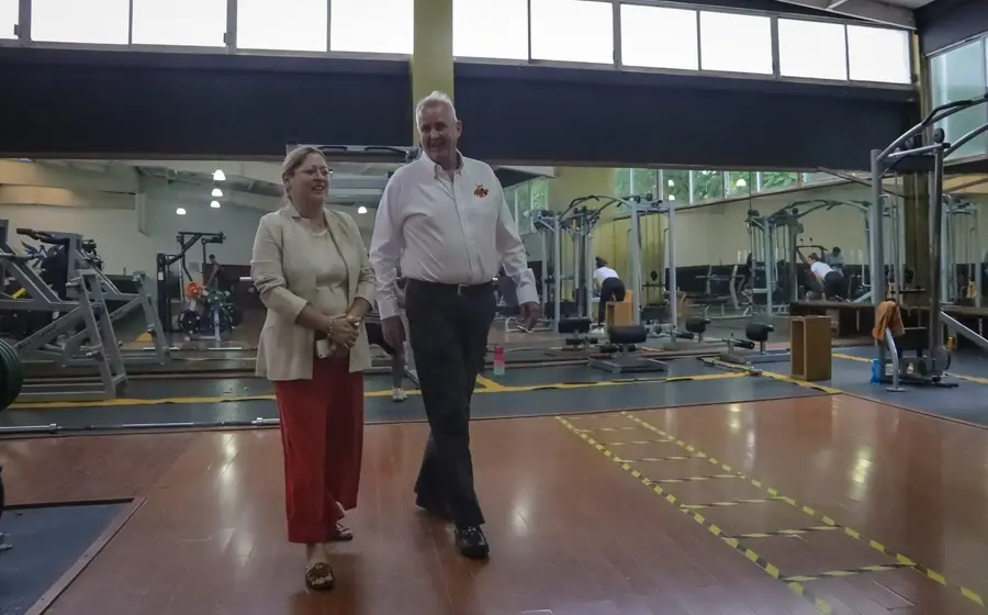 realizan_recorrido_en_instalaciones 