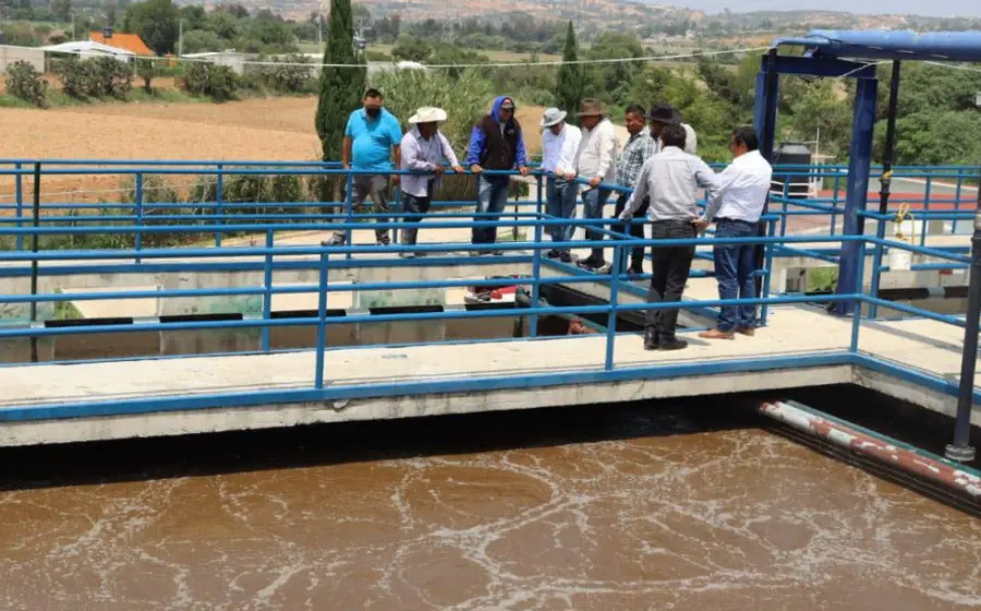 Planta en la Asunción Nochixtlán siendo evaluada por el director de la Conagua