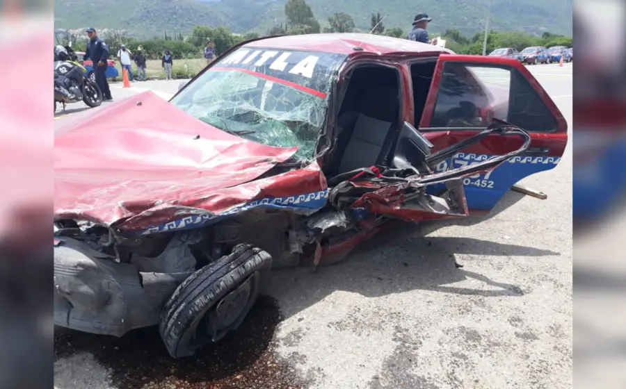 choque_taxi_con_auto_tanivet