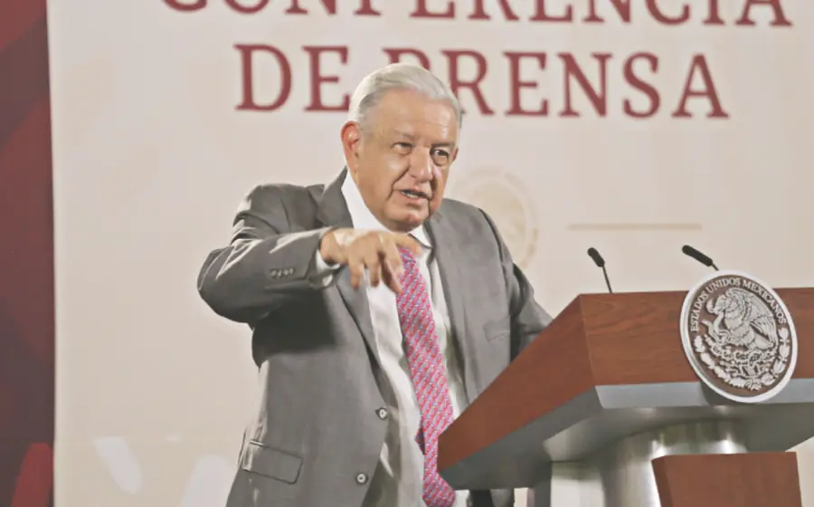 Andrés Manuel López Obrador en conferencia