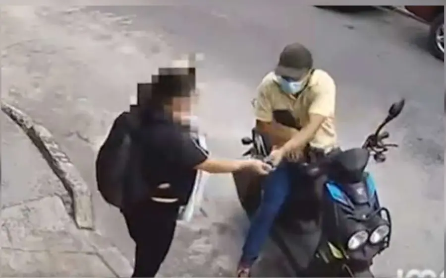 sujeto_asalta_mujer_con_bebe
