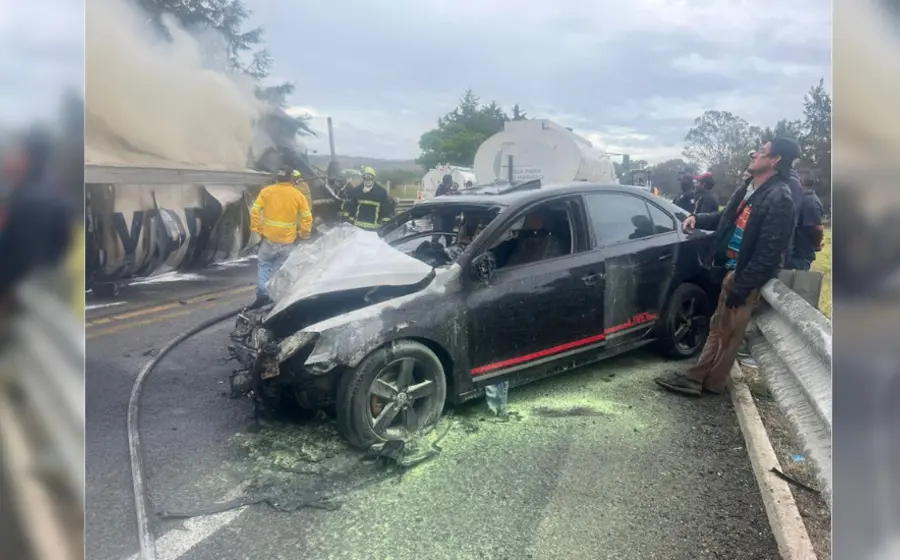 trailer_se_incendia_choque_auto