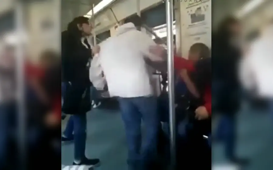 ciego_es_bajado_de_transporte