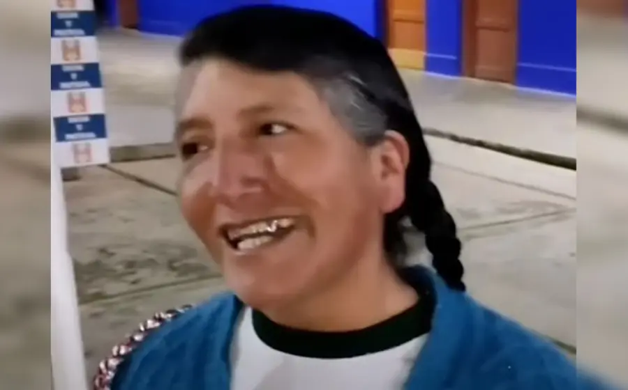 mujer_termina_primaria_46_años