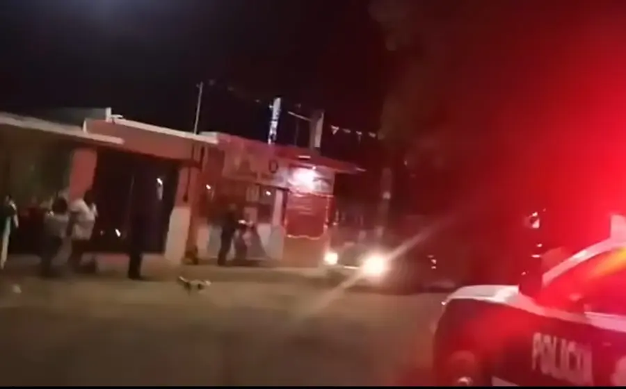 calle-noche-policias