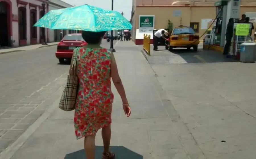 mujer-caminando