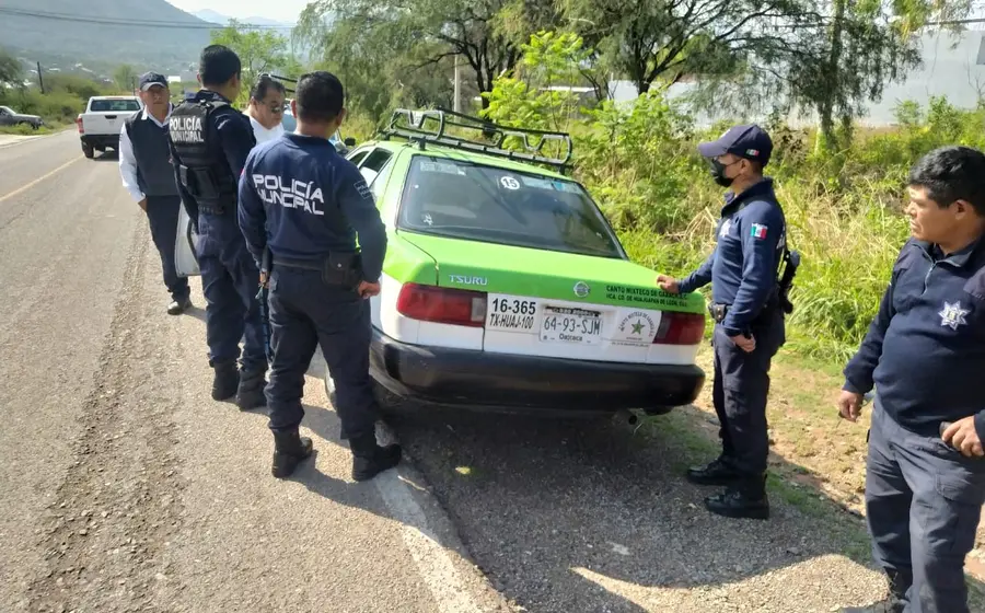 taxi-robado-policias