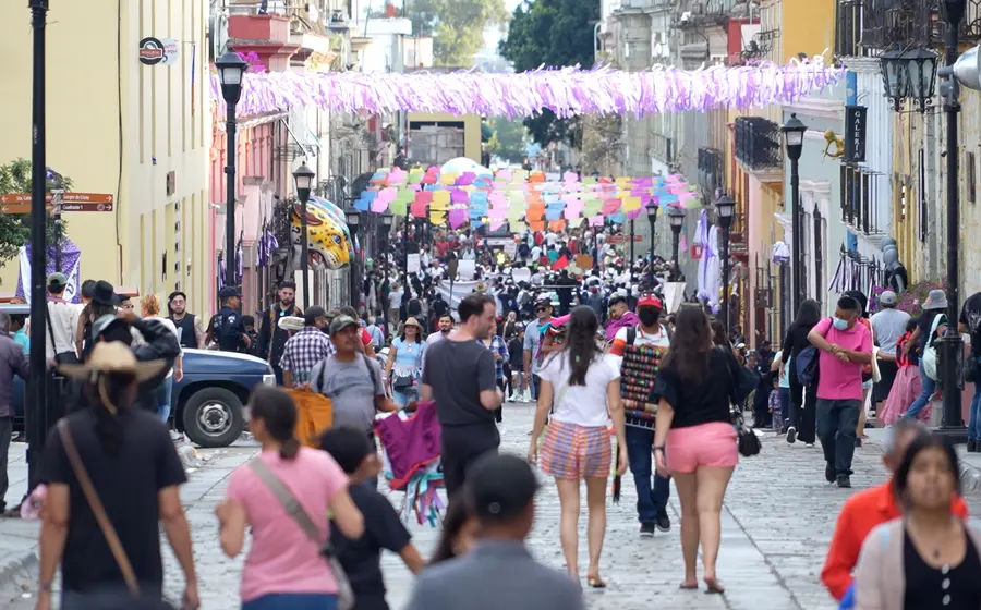 andador-turistico-oaxaca-gente2