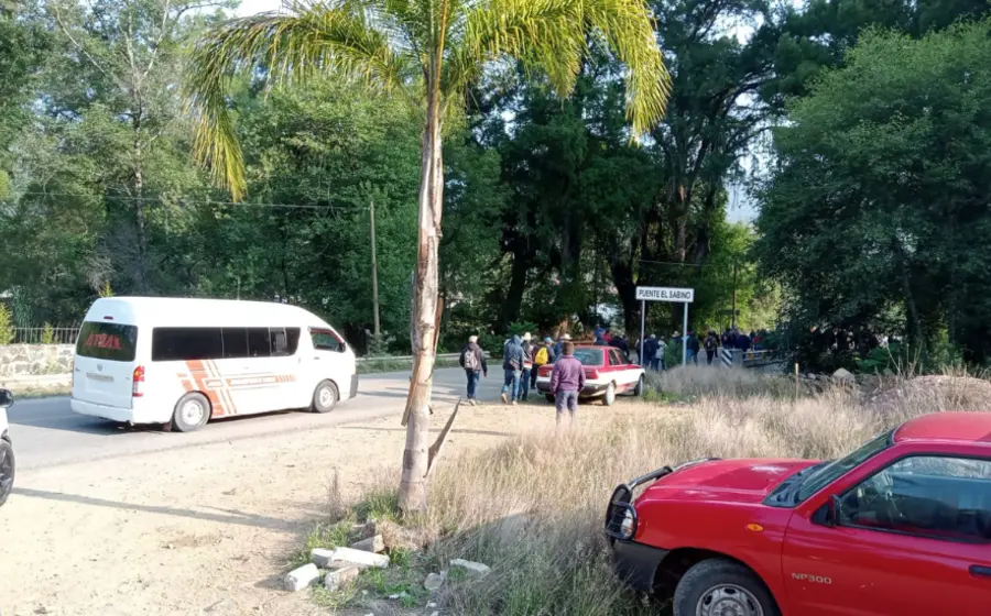 bloquean_paraje_capulin_tlaxiaco