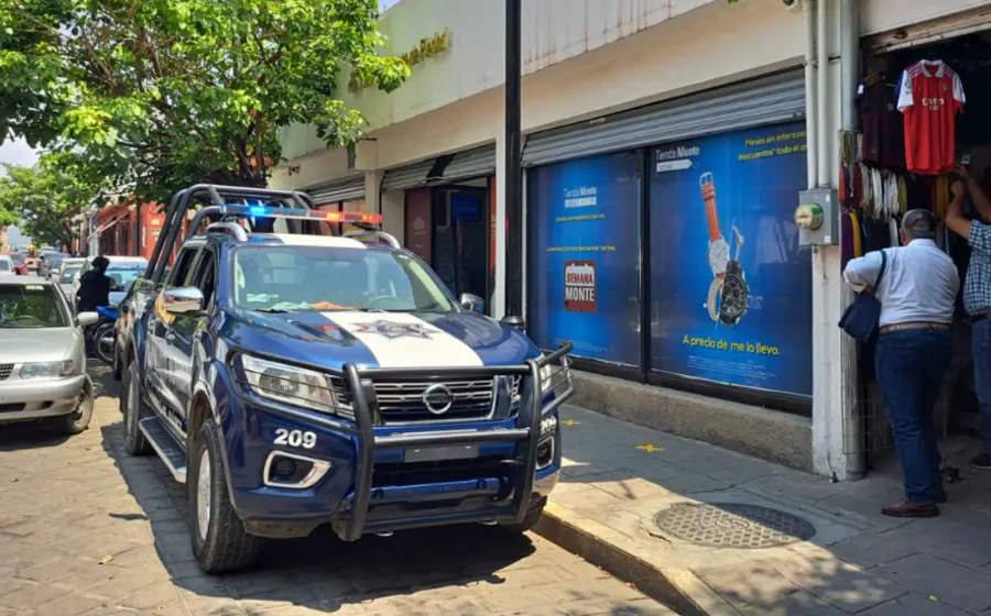 camioneta-policia-calle-centro