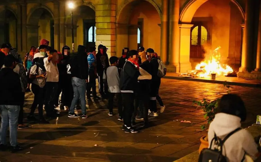 normalistas-fuego