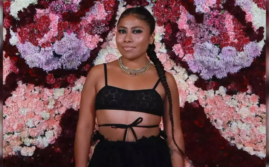 yalitza_aparicio_en_desfile_dior