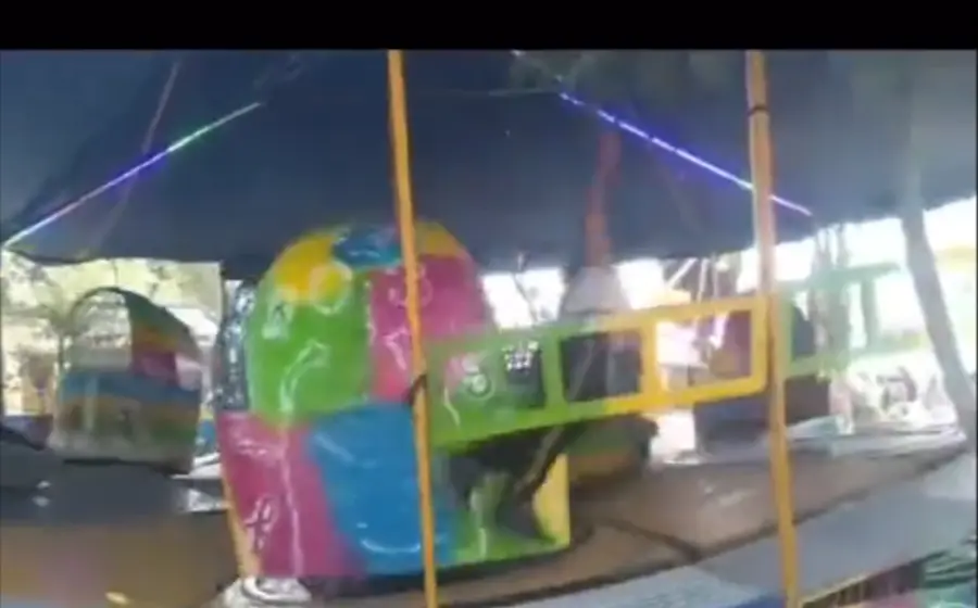 empleado_golpeado_juego_mecanico