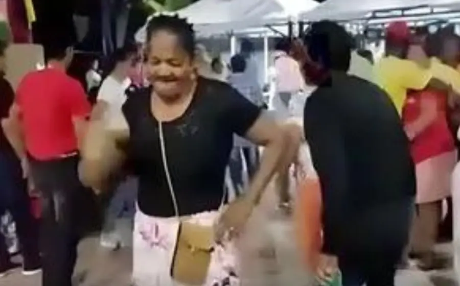 madre_muere_infartada_bailaba_hijo
