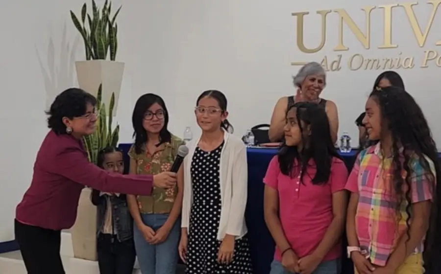 Niñas locutoras