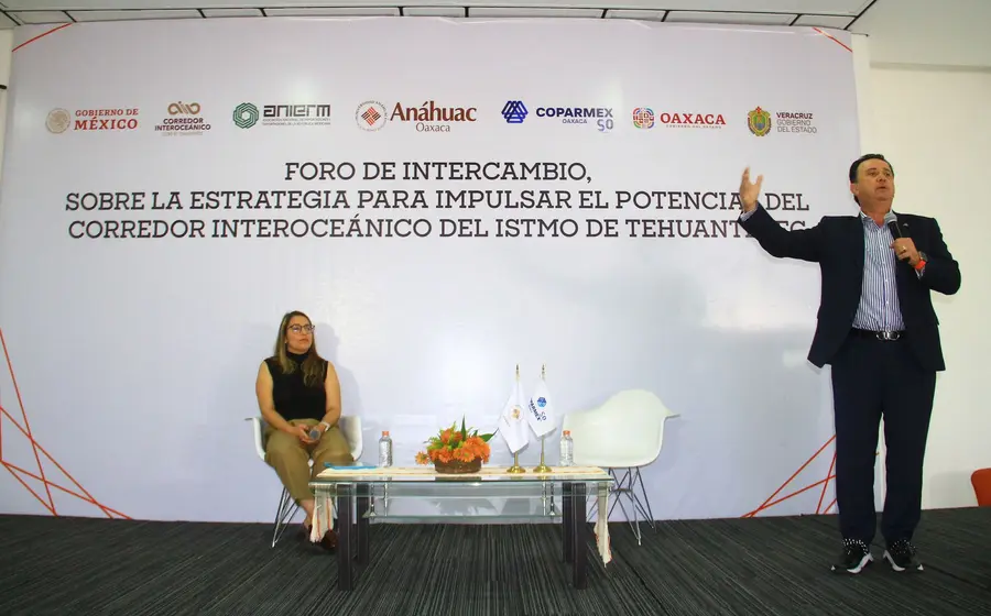 foro-anahuac-corredor5