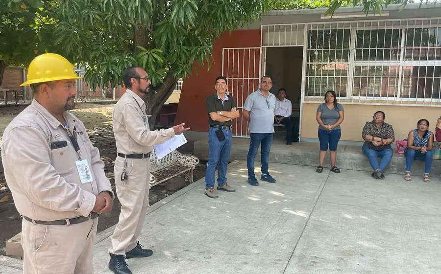 protesta-padres-escuela-intoxicacion-dengue-insecticida