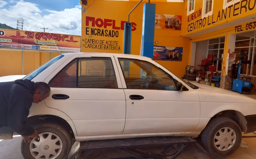 carro-tsuru-robado