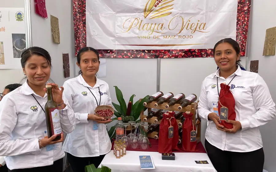 estudiantes_oaxaca_crean_vino_maiz