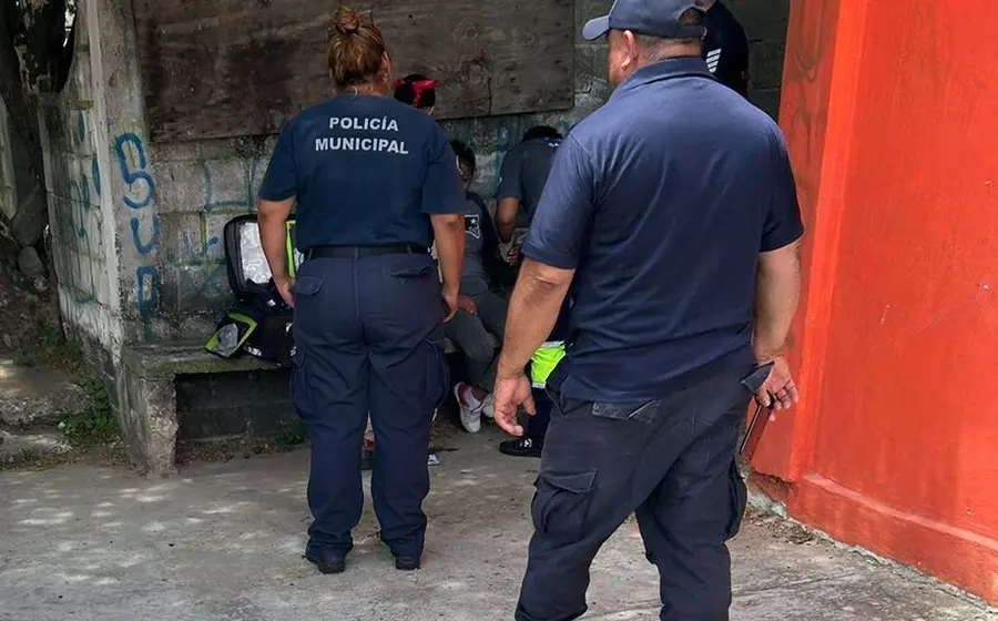  La mujer fue encontrada afuera de un domicilio